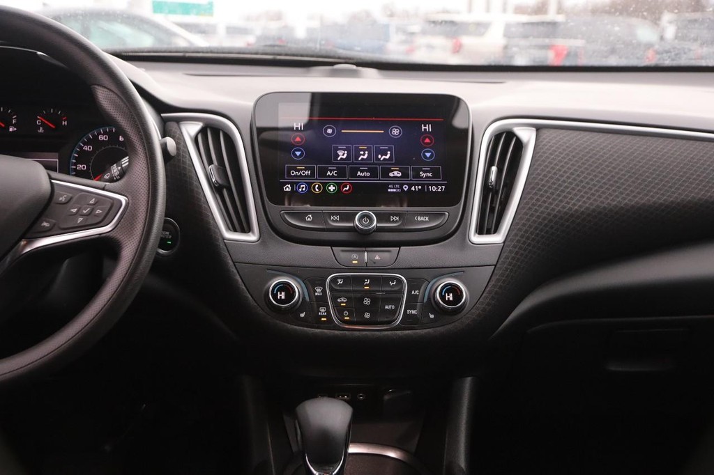 Chevrolet Malibu Vehicle Image 24