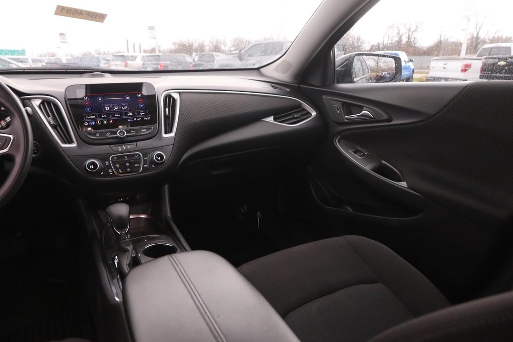 Chevrolet Malibu Vehicle Image 25