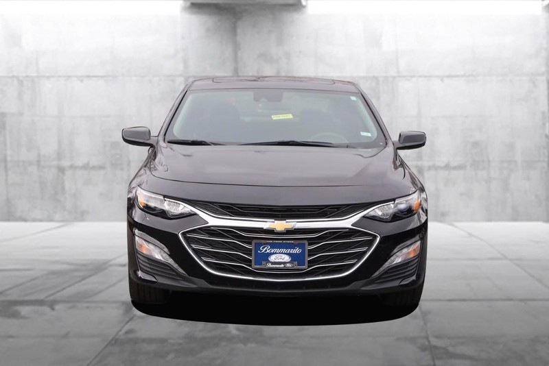 Chevrolet Malibu Vehicle Full-screen Gallery Image 04