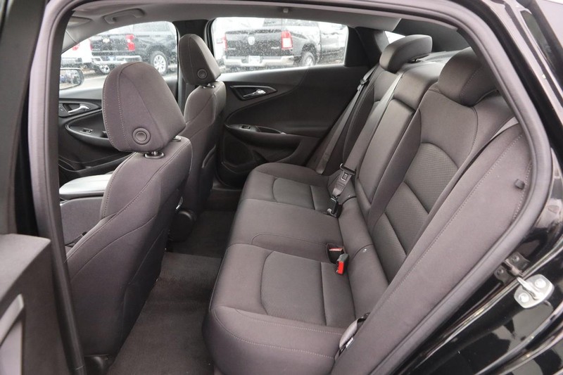 Chevrolet Malibu Vehicle Full-screen Gallery Image 10