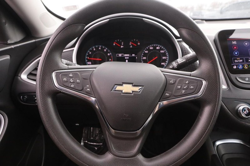 Chevrolet Malibu Vehicle Full-screen Gallery Image 11