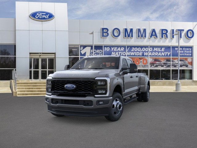 Ford Super Duty F-350 DRW Vehicle Image 02