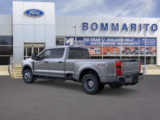 Ford Super Duty F-350 DRW Vehicle Image 04