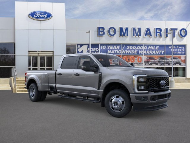 Ford Super Duty F-350 DRW Vehicle Image 07