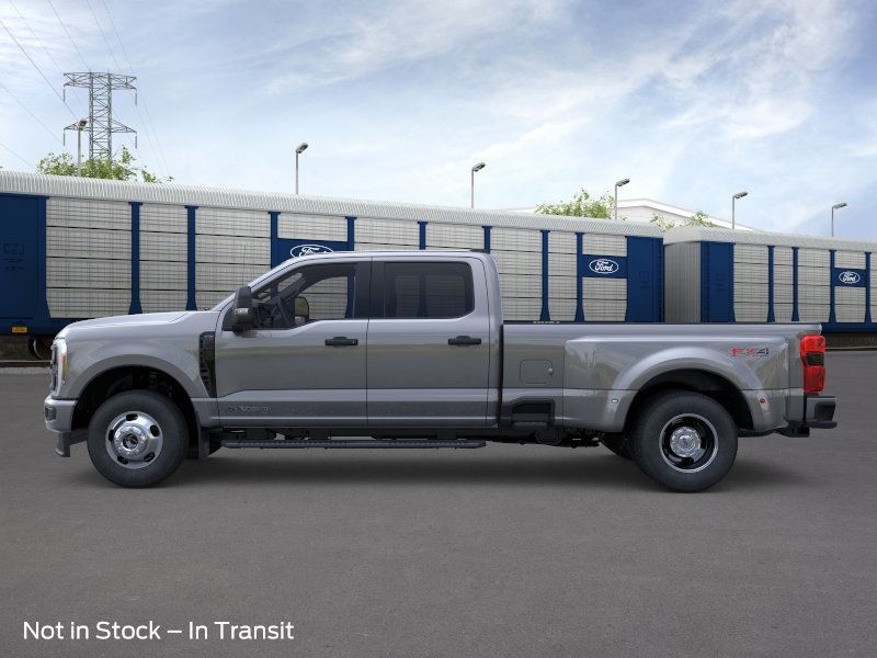 Ford Super Duty F-350 DRW Vehicle Image 03