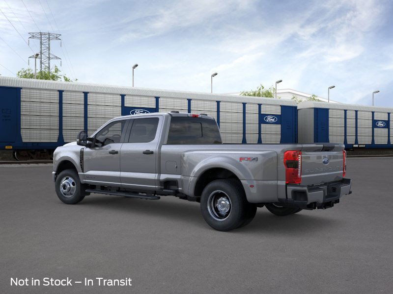 Ford Super Duty F-350 DRW Vehicle Image 04