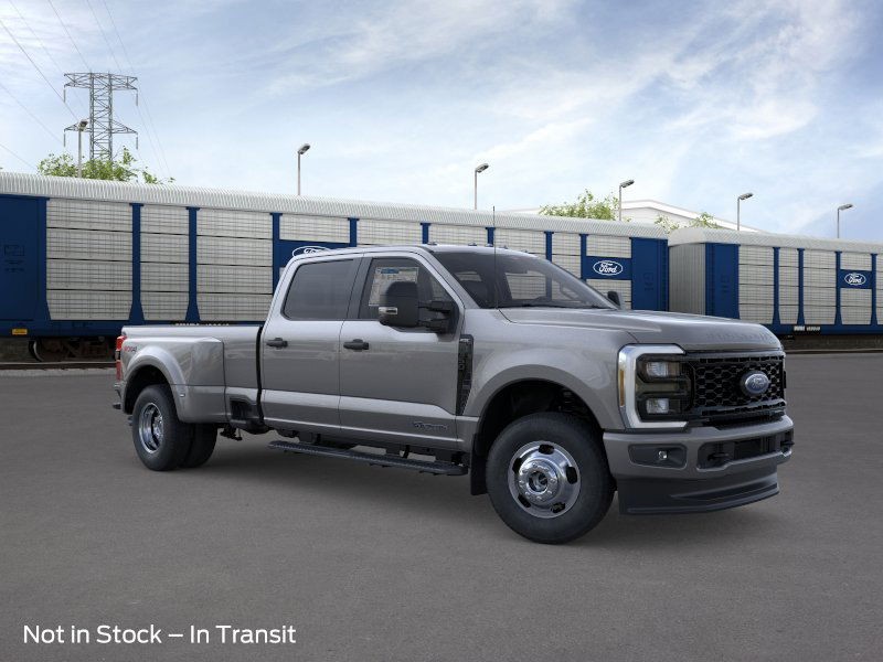 Ford Super Duty F-350 DRW Vehicle Image 07