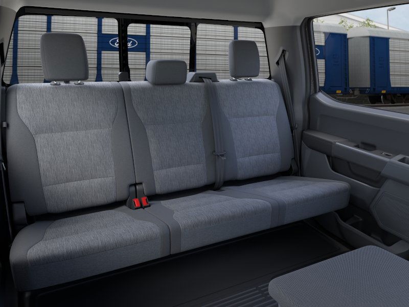 Ford Super Duty F-350 DRW Vehicle Image 11