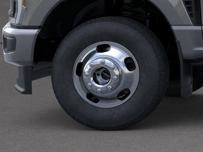 Ford Super Duty F-350 DRW Vehicle Image 19