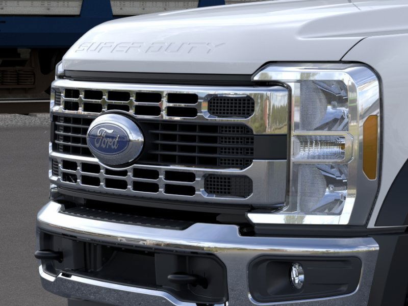 Ford Super Duty F-550 DRW Vehicle Image 17