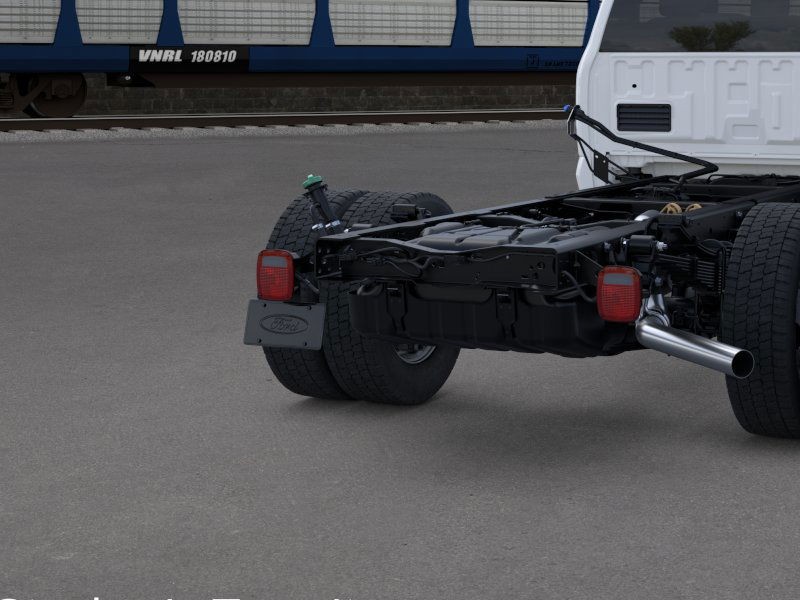 Ford Super Duty F-550 DRW Vehicle Image 21