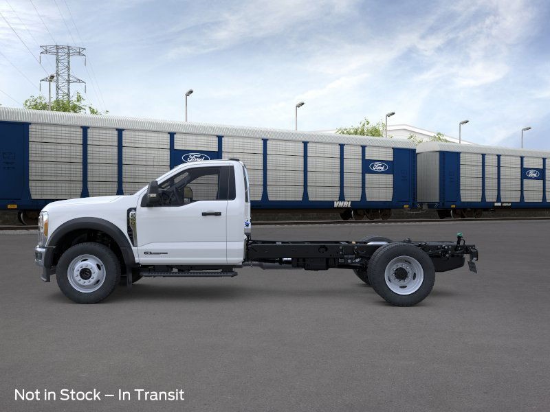 Ford Super Duty F-550 DRW Vehicle Image 03