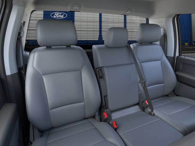 Ford Super Duty F-550 DRW Vehicle Image 10