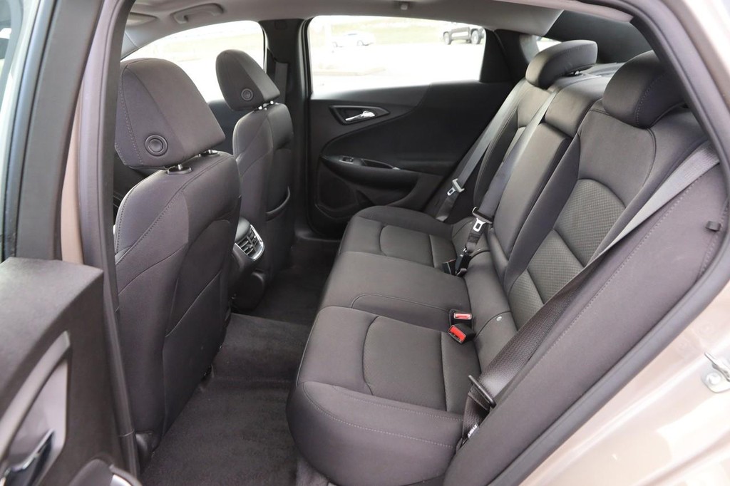 Chevrolet Malibu Vehicle Image 09