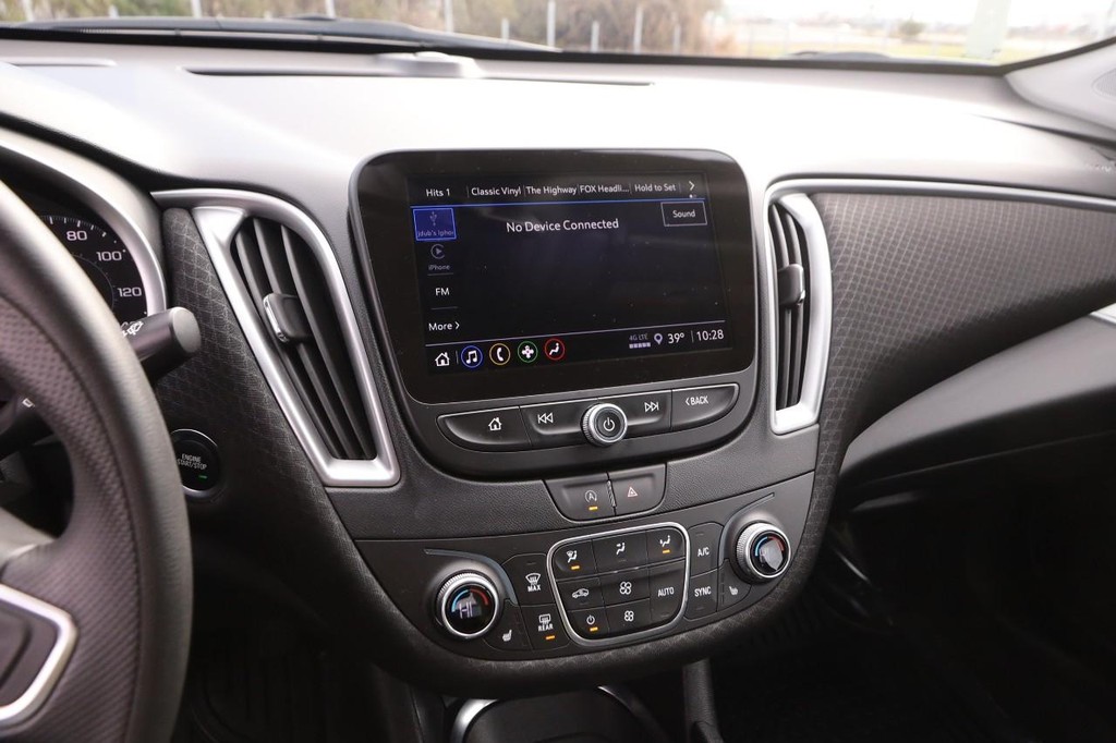 Chevrolet Malibu Vehicle Image 16