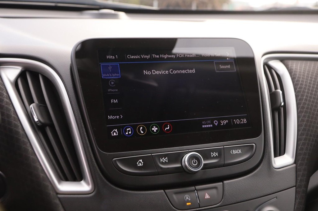 Chevrolet Malibu Vehicle Image 18