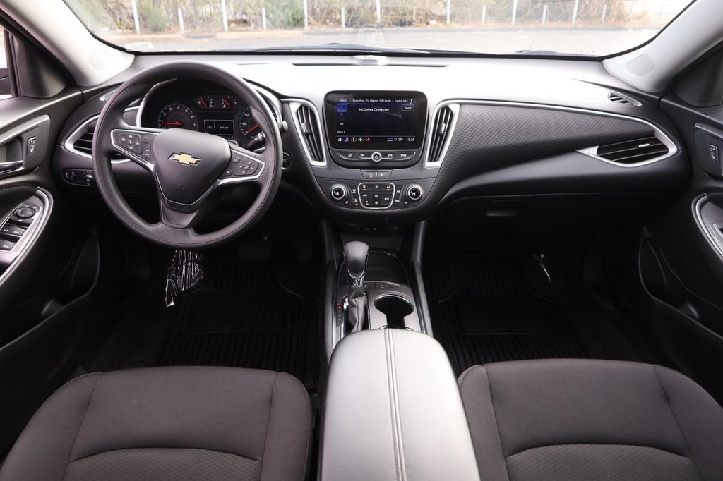 Chevrolet Malibu Vehicle Image 21