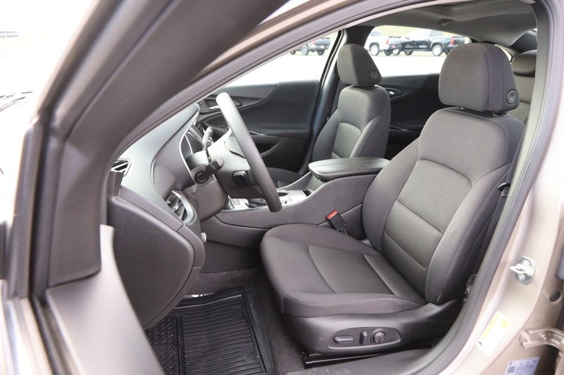 Chevrolet Malibu Vehicle Full-screen Gallery Image 08