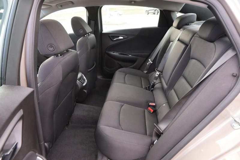 Chevrolet Malibu Vehicle Full-screen Gallery Image 09