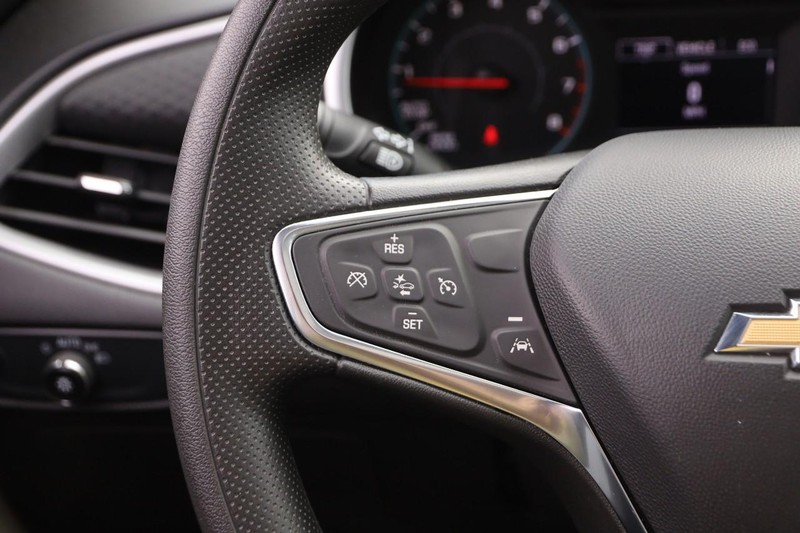 Chevrolet Malibu Vehicle Full-screen Gallery Image 12