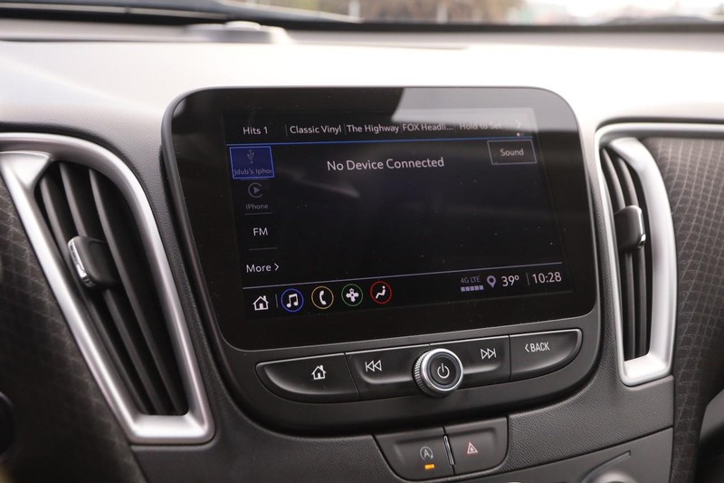 Chevrolet Malibu Vehicle Full-screen Gallery Image 18