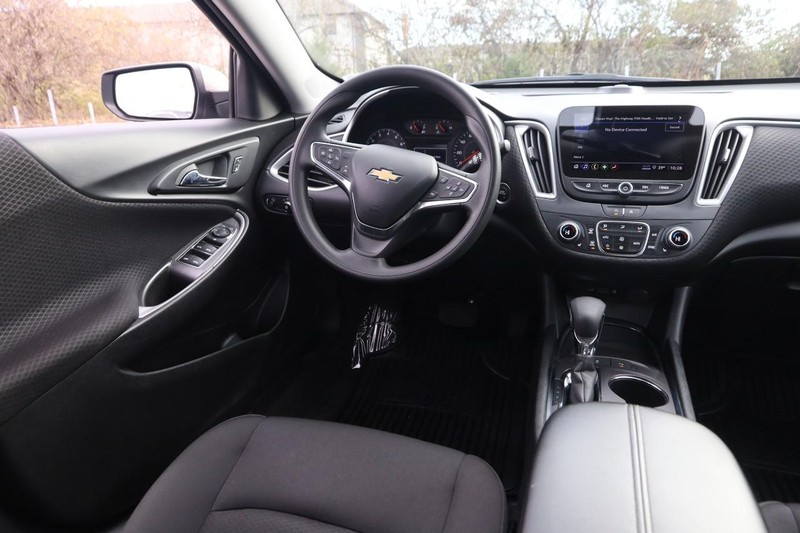 Chevrolet Malibu Vehicle Full-screen Gallery Image 22
