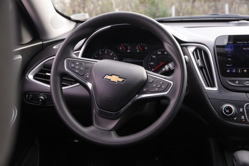 Chevrolet Malibu Vehicle Full-screen Gallery Image 23