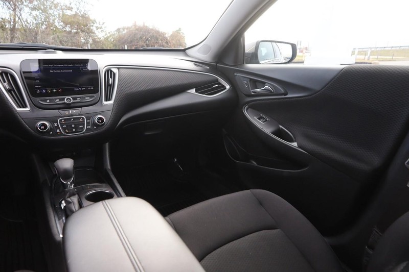 Chevrolet Malibu Vehicle Full-screen Gallery Image 25