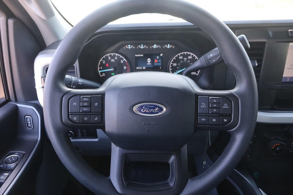 Ford Super Duty F-250 SRW Vehicle Image 11