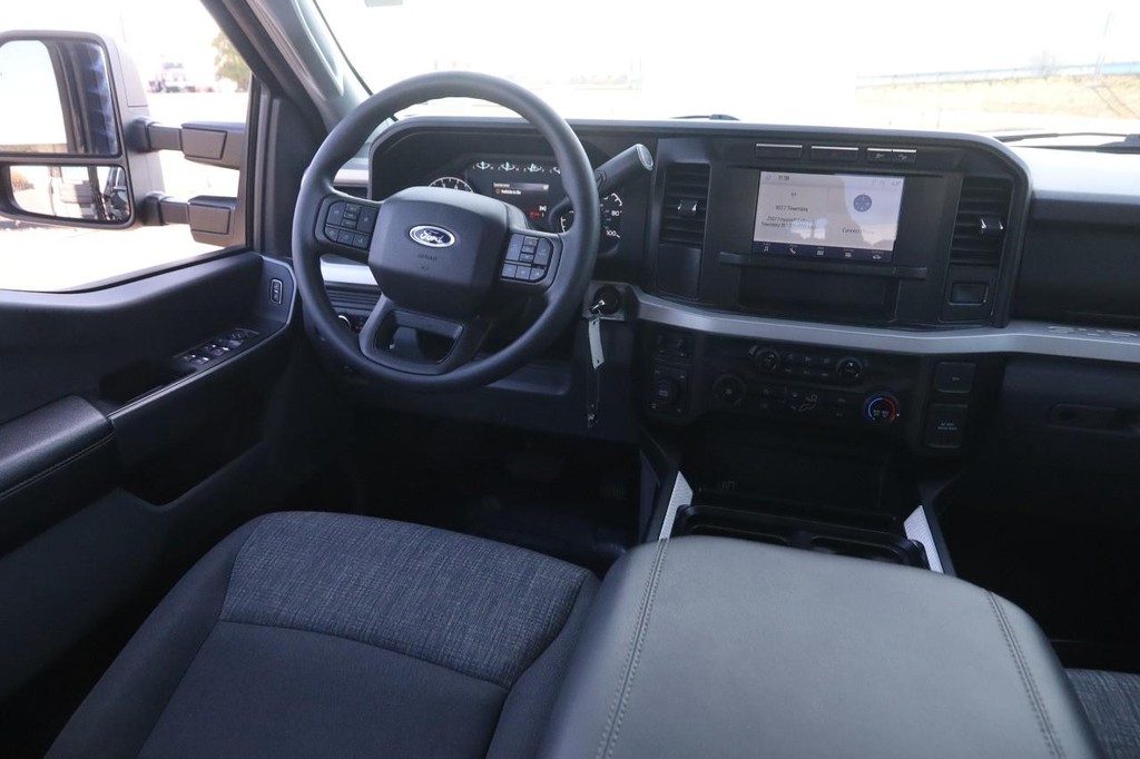 Ford Super Duty F-250 SRW Vehicle Image 21