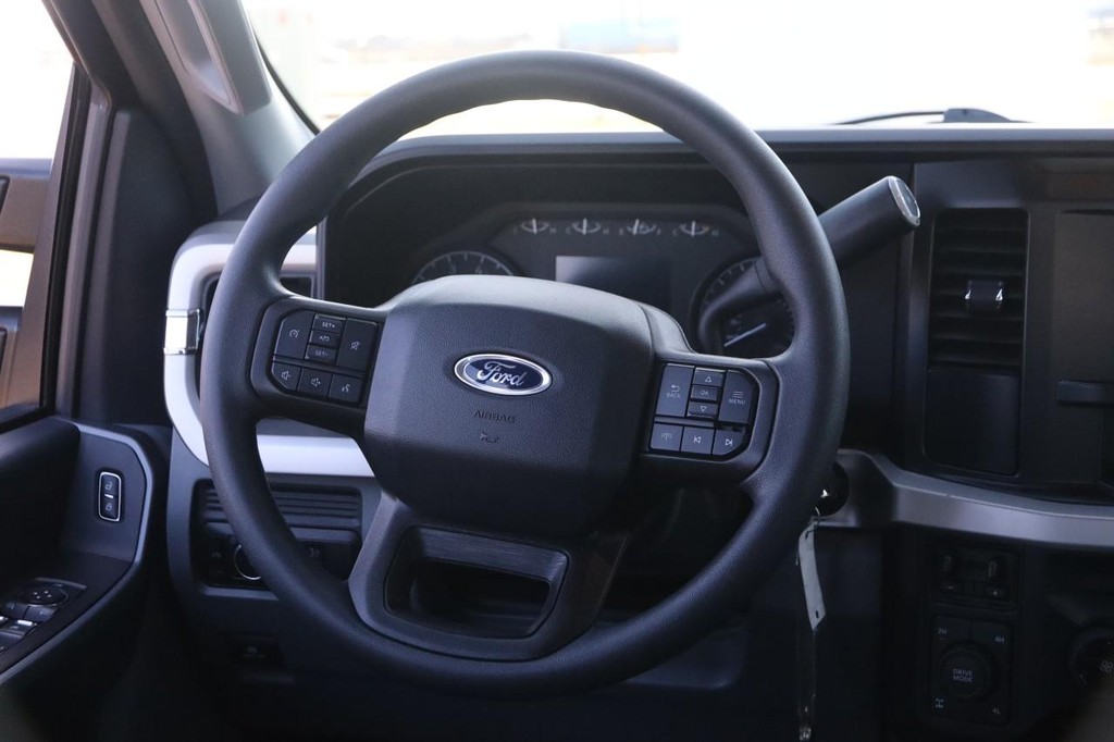 Ford Super Duty F-250 SRW Vehicle Image 22