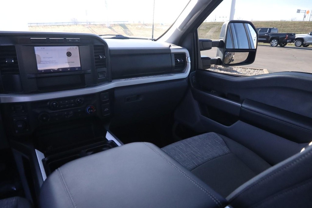 Ford Super Duty F-250 SRW Vehicle Image 24