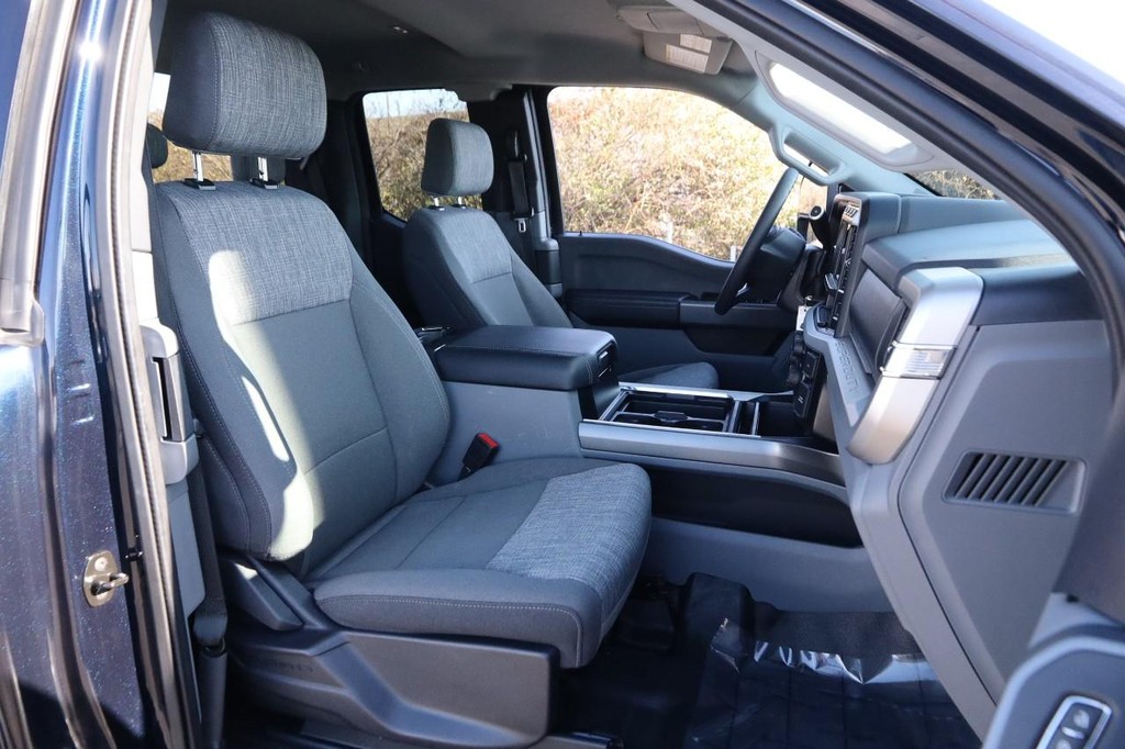 Ford Super Duty F-250 SRW Vehicle Image 25