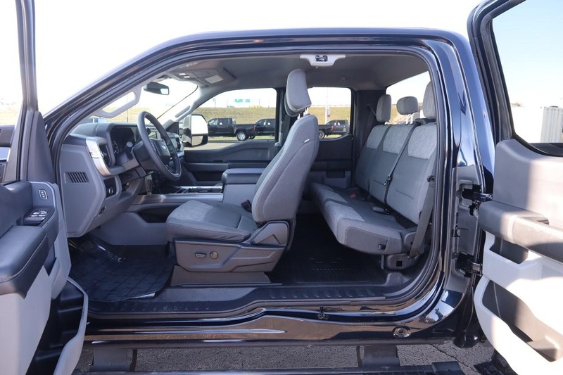 Ford Super Duty F-250 SRW Vehicle Image 10