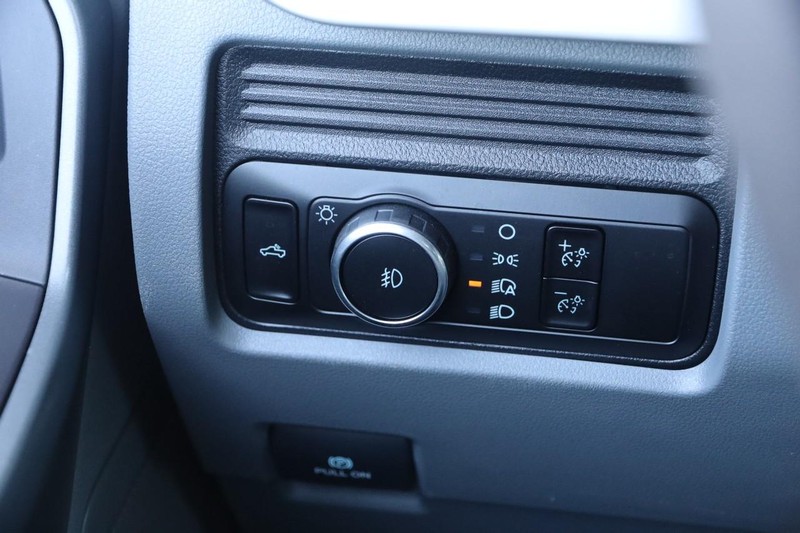 Ford Super Duty F-250 SRW Vehicle Image 19