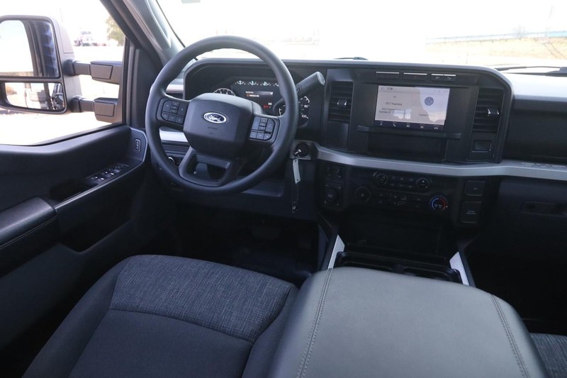 Ford Super Duty F-250 SRW Vehicle Image 21