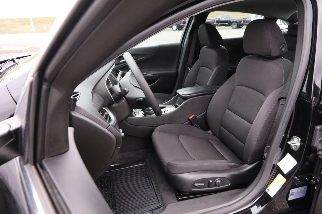 Chevrolet Malibu Vehicle Image 08