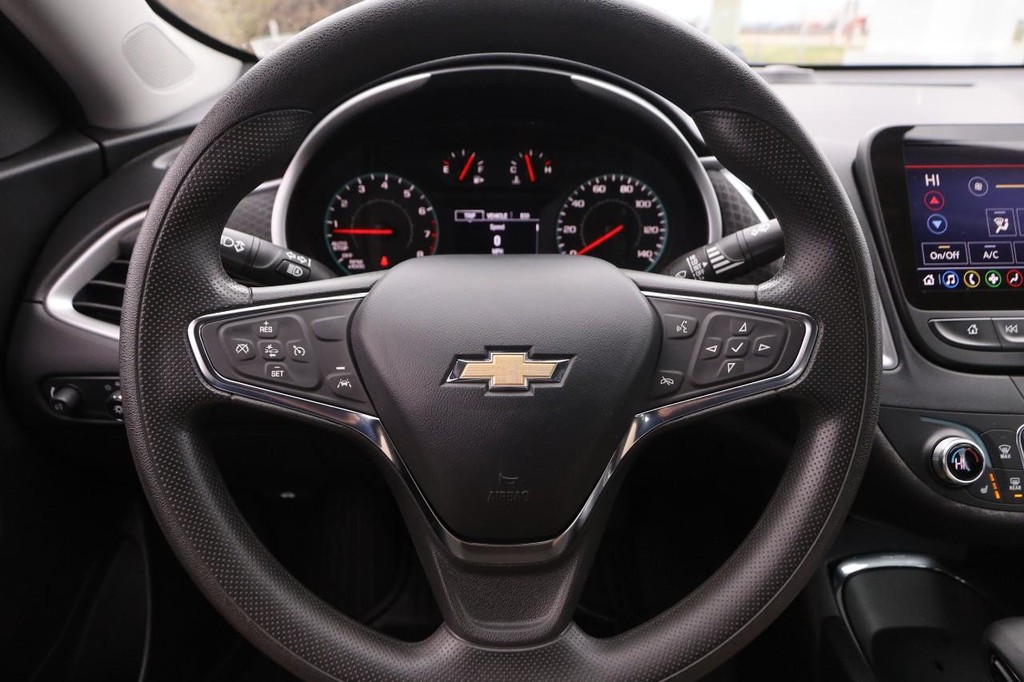 Chevrolet Malibu Vehicle Image 10