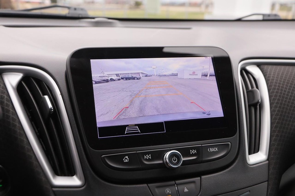 Chevrolet Malibu Vehicle Image 16