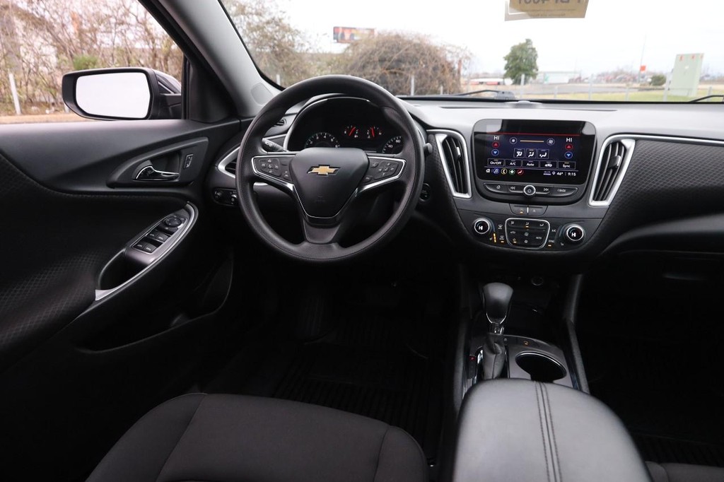 Chevrolet Malibu Vehicle Image 21