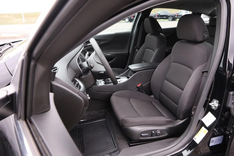 Chevrolet Malibu Vehicle Image 08