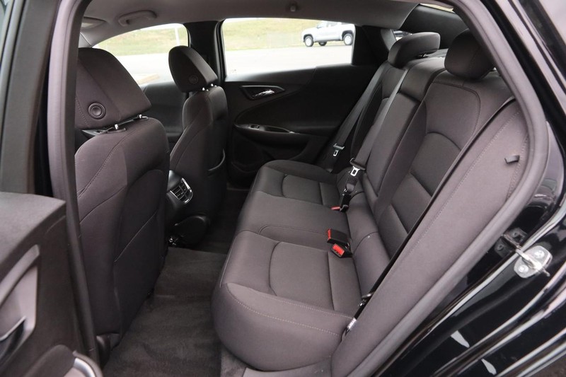 Chevrolet Malibu Vehicle Image 09