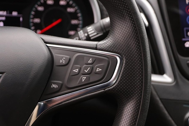 Chevrolet Malibu Vehicle Image 12