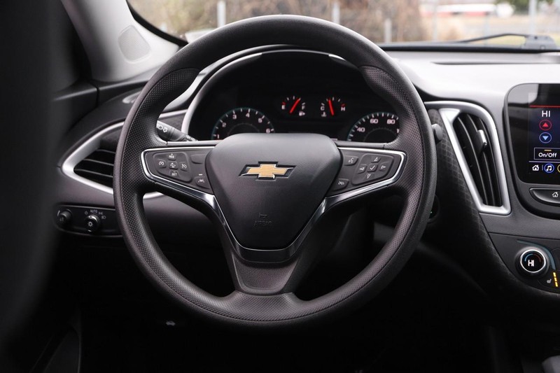 Chevrolet Malibu Vehicle Image 22