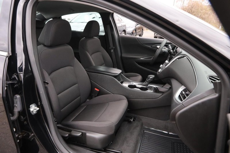 Chevrolet Malibu Vehicle Image 25