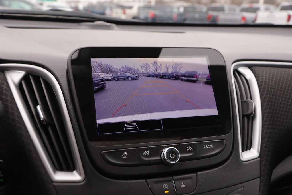 Chevrolet Malibu Vehicle Image 16