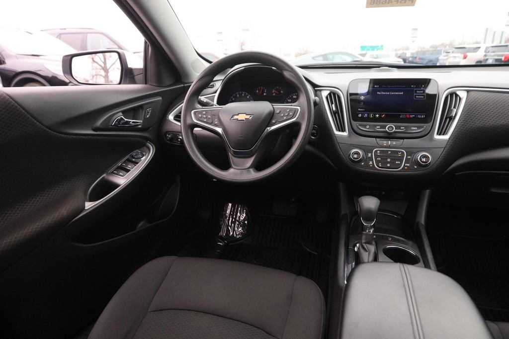 Chevrolet Malibu Vehicle Image 21