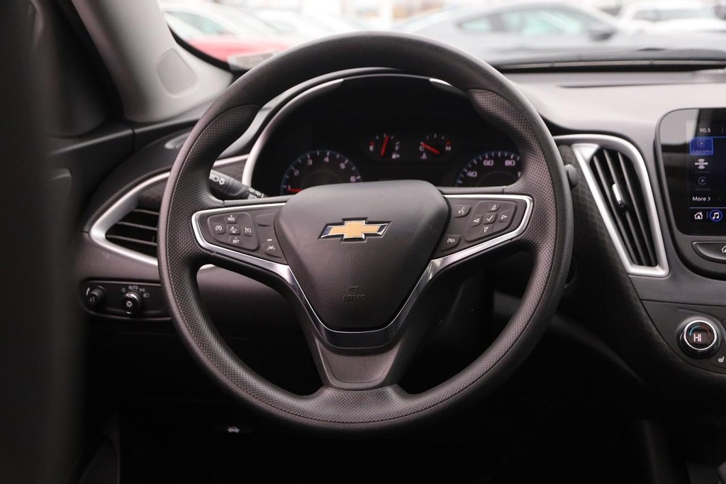 Chevrolet Malibu Vehicle Image 22