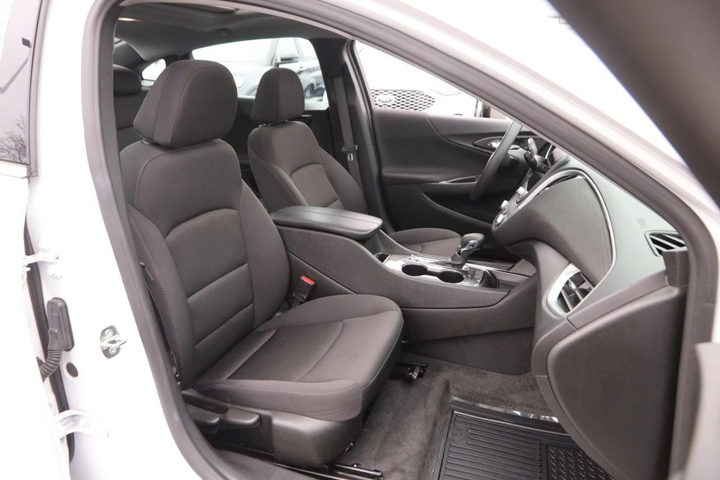 Chevrolet Malibu Vehicle Image 25