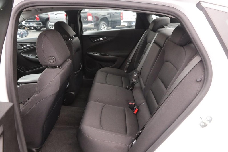 Chevrolet Malibu Vehicle Image 09